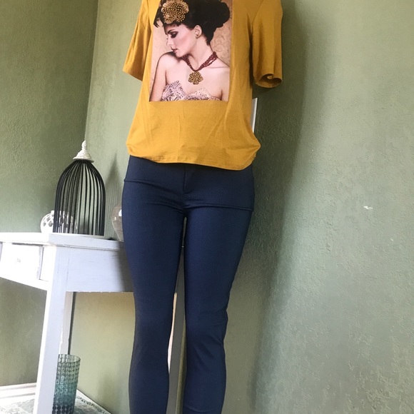 Beautiful Rhinestone Top* - Picture 2 of 8